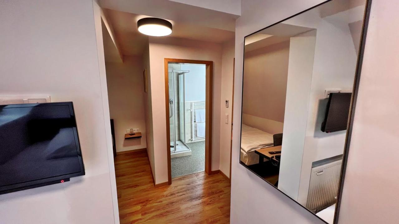 Hotel Zu Den Drei Kronen ซิลิเงนชตัดท์ ภายนอก รูปภาพ