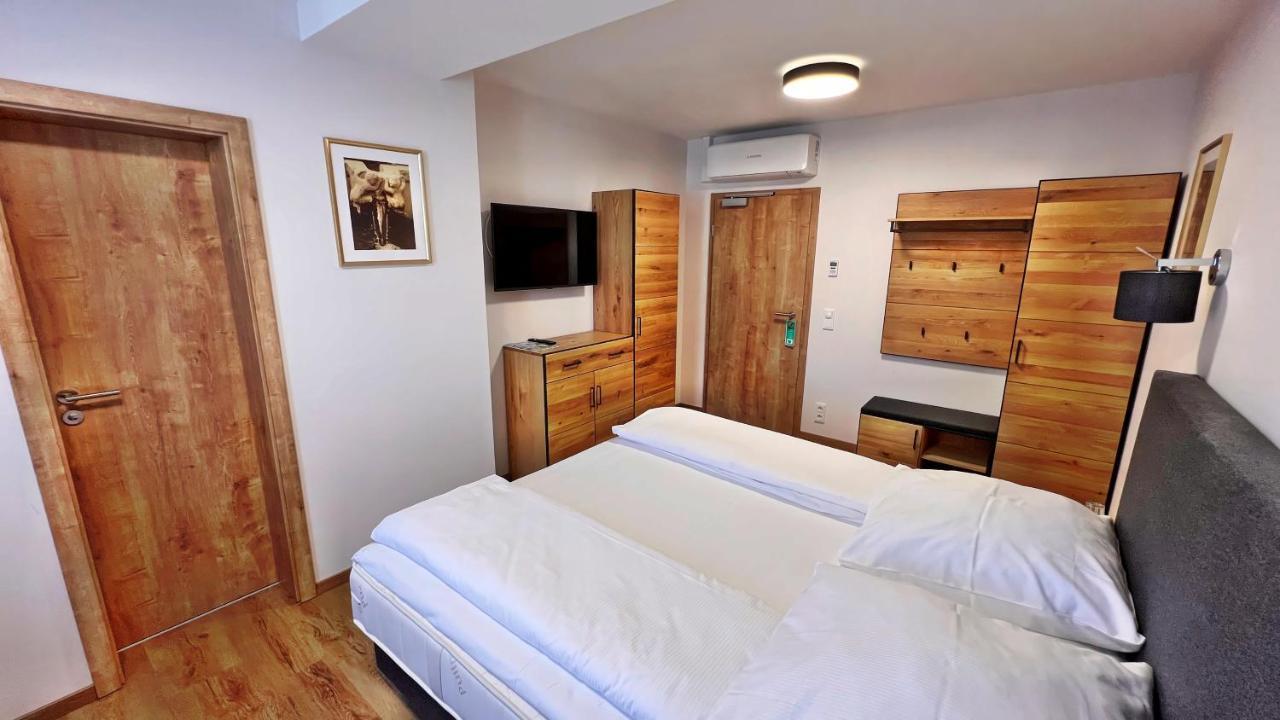 Hotel Zu Den Drei Kronen ซิลิเงนชตัดท์ ภายนอก รูปภาพ