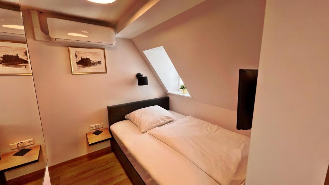 Hotel Zu Den Drei Kronen ซิลิเงนชตัดท์ ภายนอก รูปภาพ
