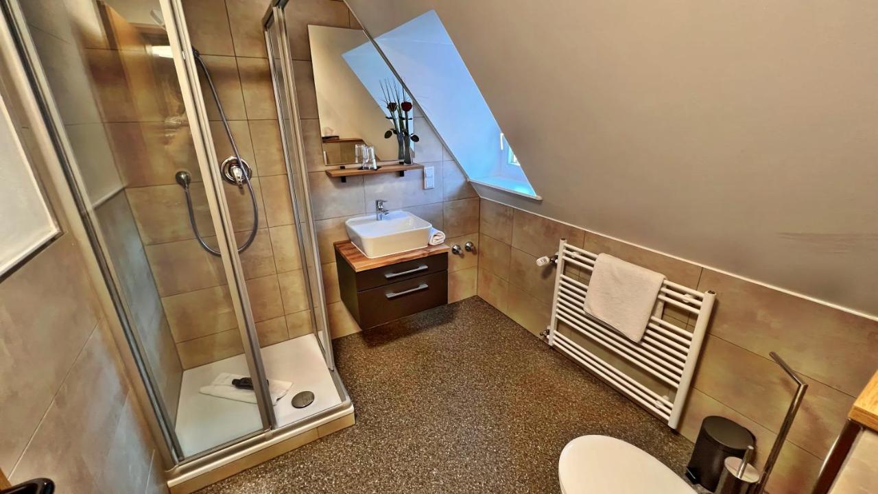 Hotel Zu Den Drei Kronen ซิลิเงนชตัดท์ ภายนอก รูปภาพ