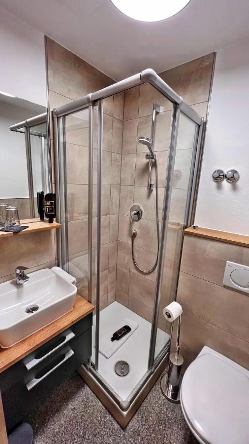 Hotel Zu Den Drei Kronen ซิลิเงนชตัดท์ ภายนอก รูปภาพ