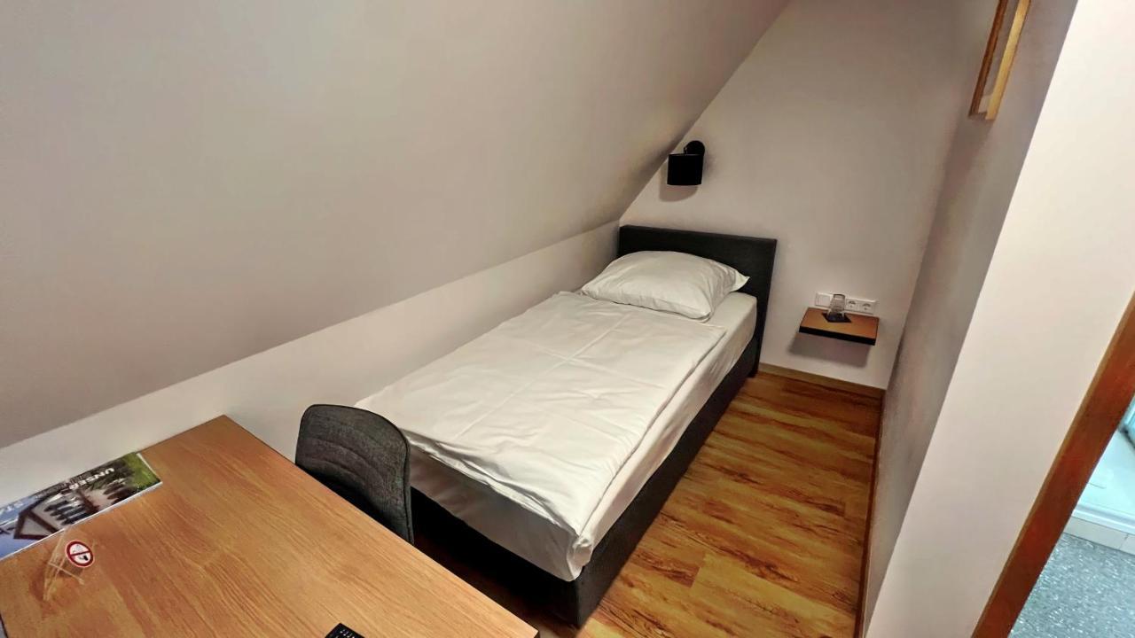 Hotel Zu Den Drei Kronen ซิลิเงนชตัดท์ ภายนอก รูปภาพ