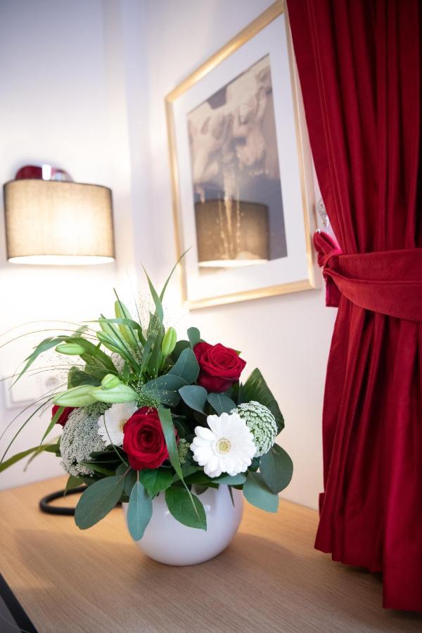 Hotel Zu Den Drei Kronen ซิลิเงนชตัดท์ ภายนอก รูปภาพ