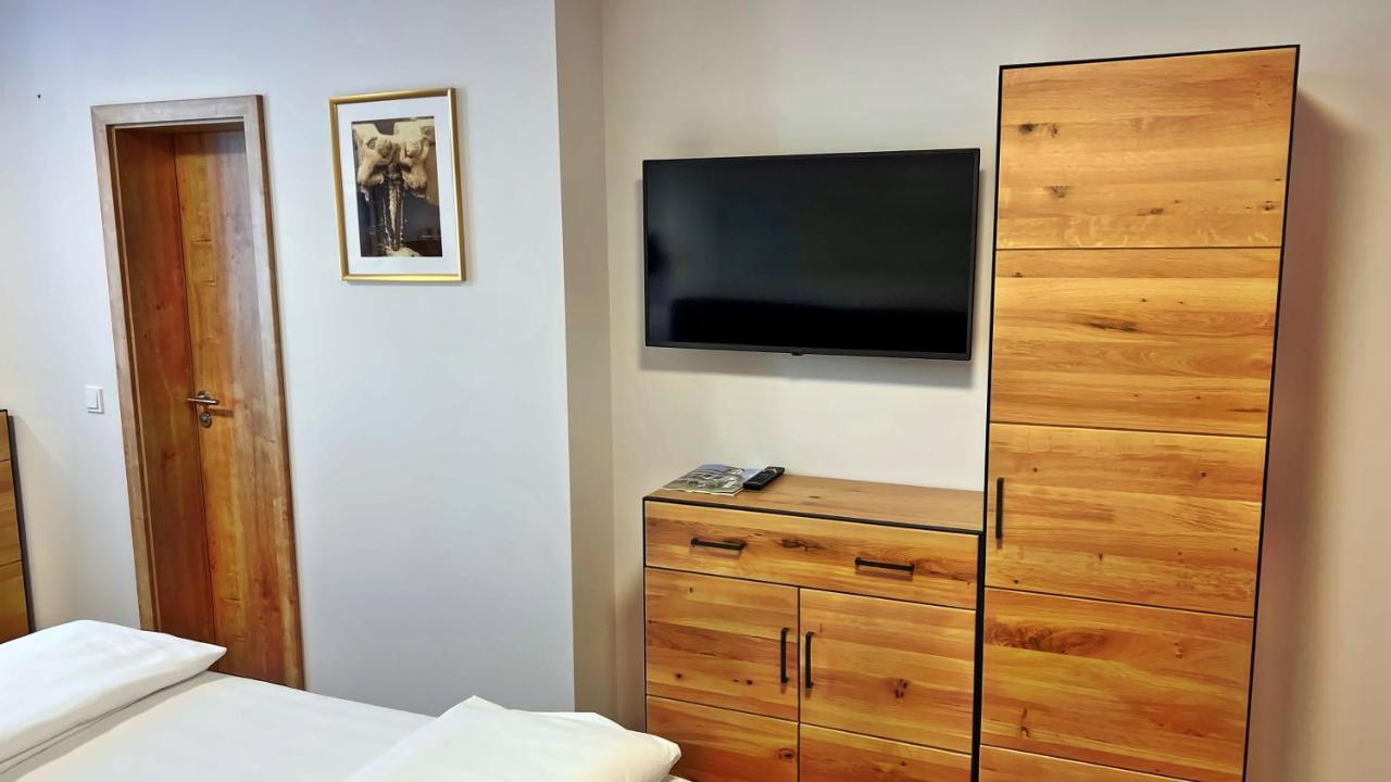 Hotel Zu Den Drei Kronen ซิลิเงนชตัดท์ ภายนอก รูปภาพ