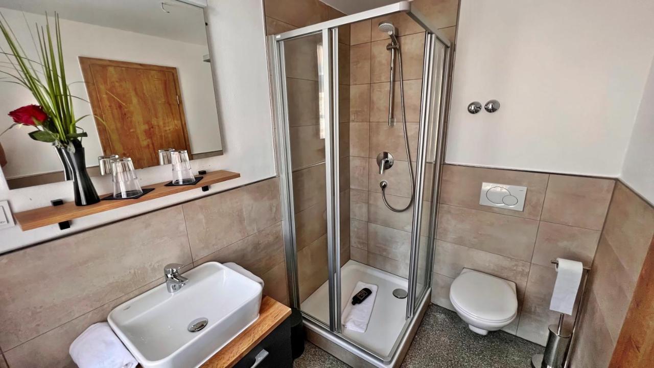 Hotel Zu Den Drei Kronen ซิลิเงนชตัดท์ ภายนอก รูปภาพ