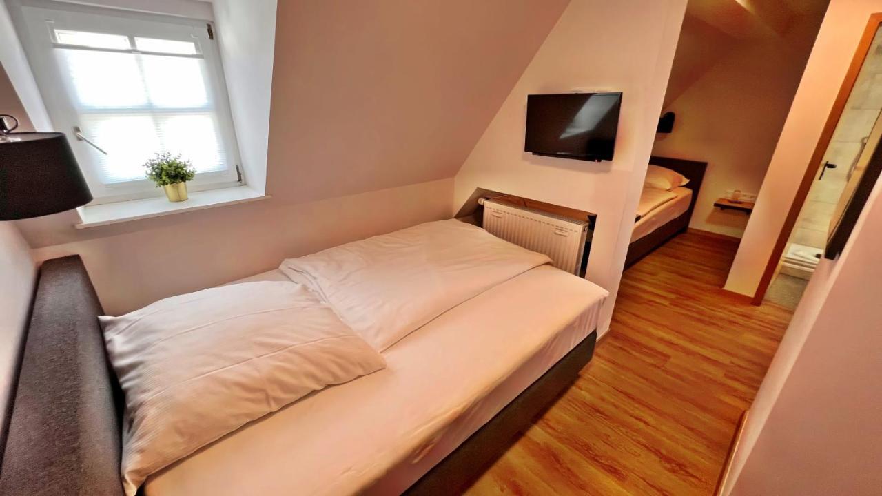 Hotel Zu Den Drei Kronen ซิลิเงนชตัดท์ ภายนอก รูปภาพ