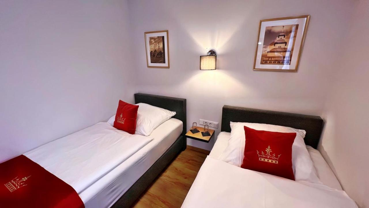 Hotel Zu Den Drei Kronen ซิลิเงนชตัดท์ ภายนอก รูปภาพ