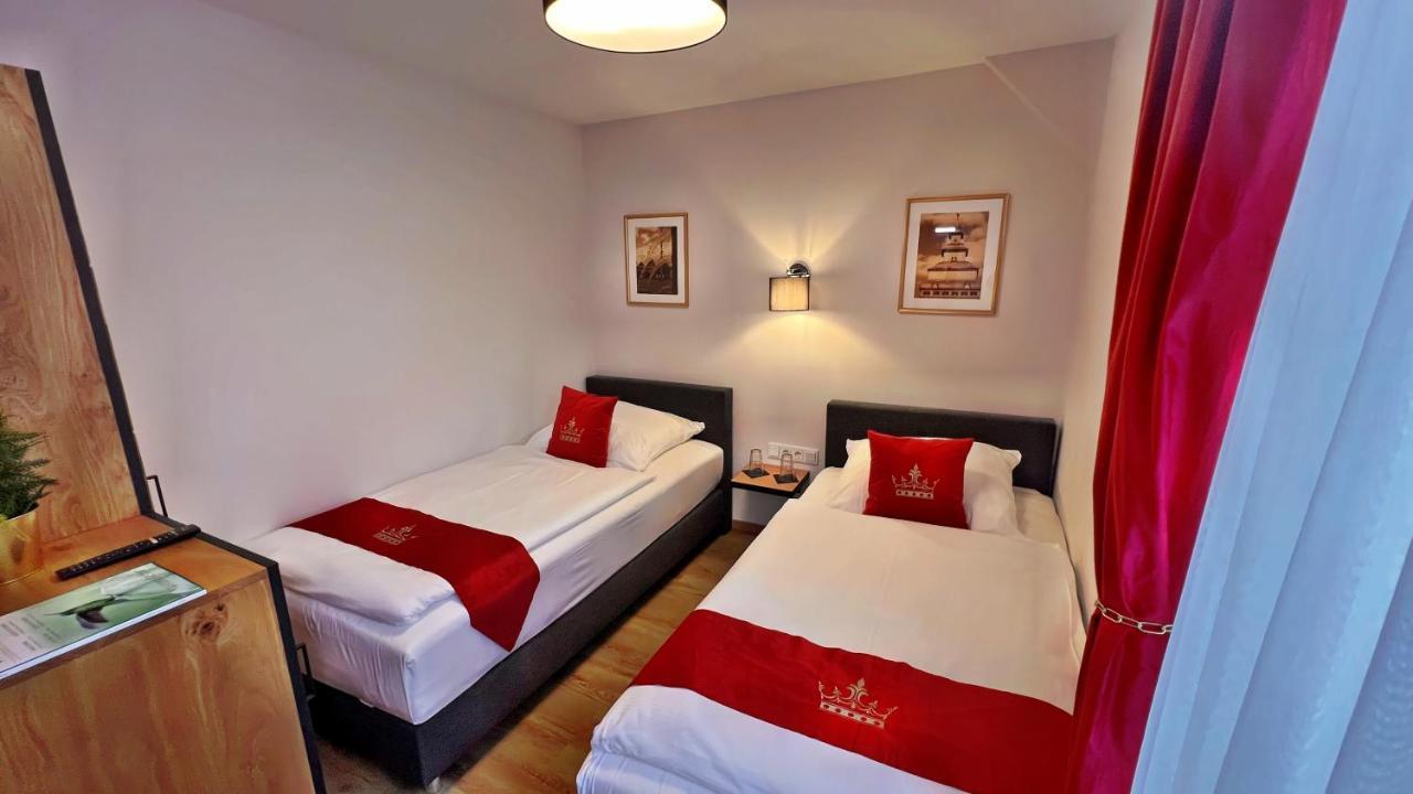 Hotel Zu Den Drei Kronen ซิลิเงนชตัดท์ ภายนอก รูปภาพ
