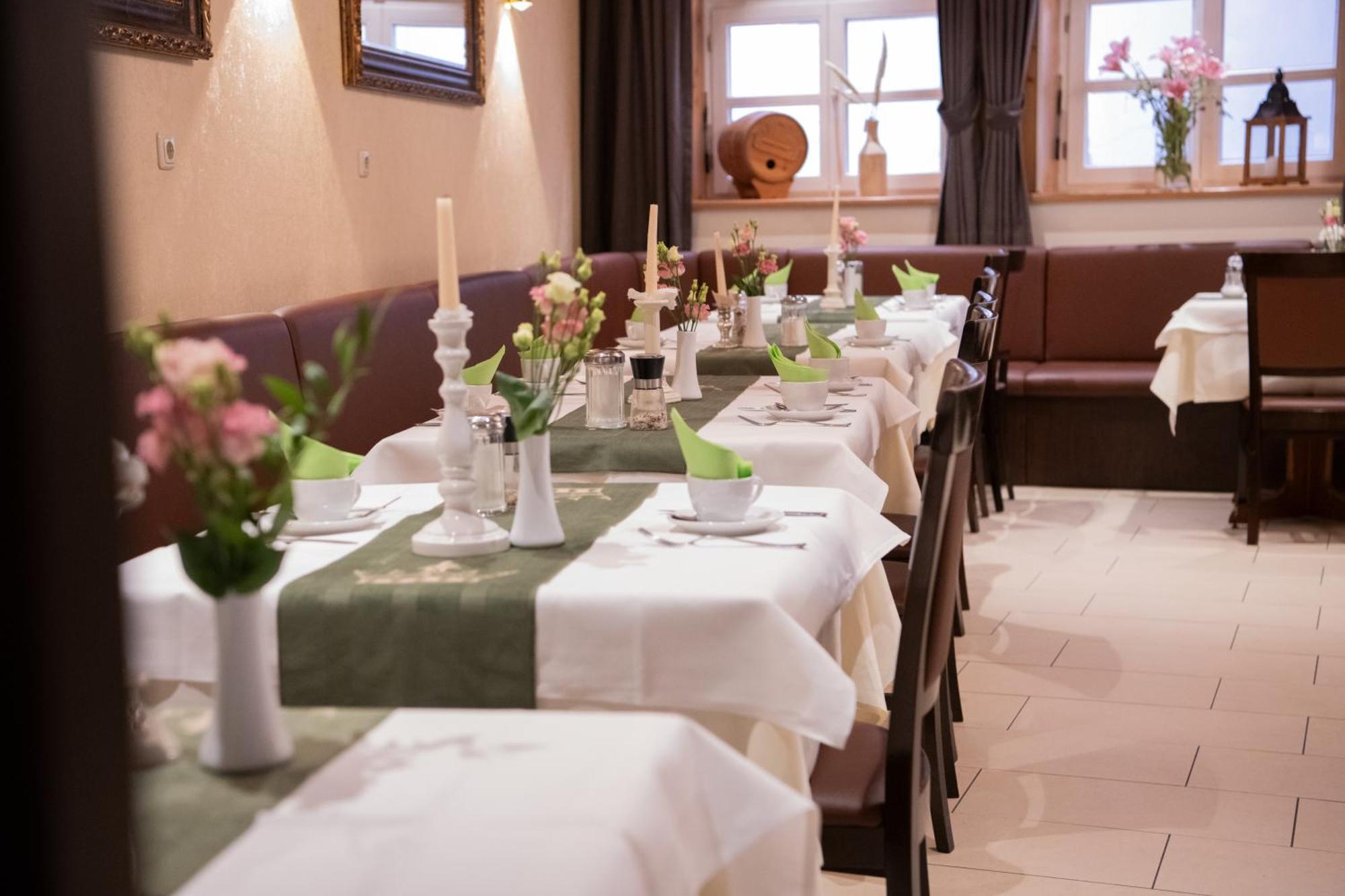 Hotel Zu Den Drei Kronen ซิลิเงนชตัดท์ ภายนอก รูปภาพ