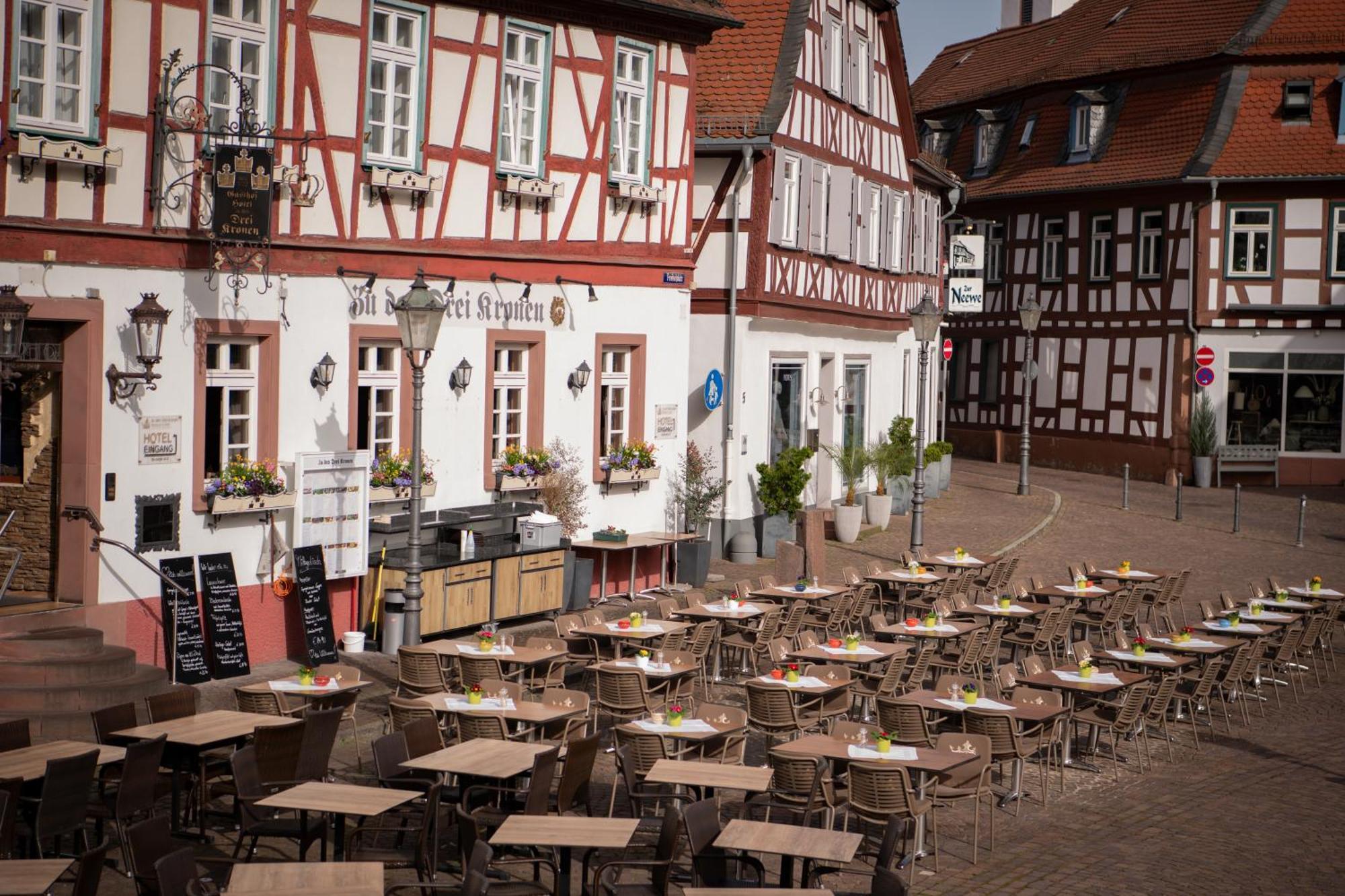 Hotel Zu Den Drei Kronen ซิลิเงนชตัดท์ ภายนอก รูปภาพ