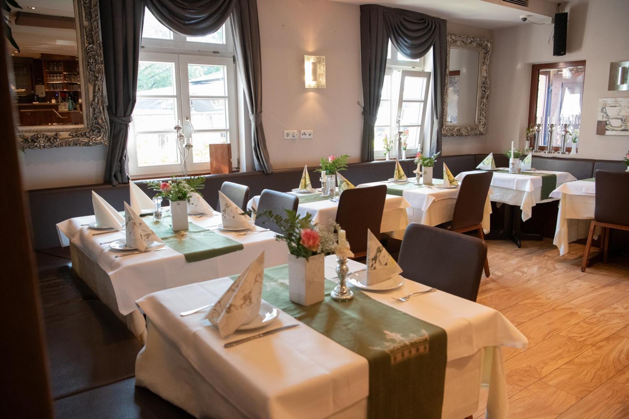 Hotel Zu Den Drei Kronen ซิลิเงนชตัดท์ ภายนอก รูปภาพ