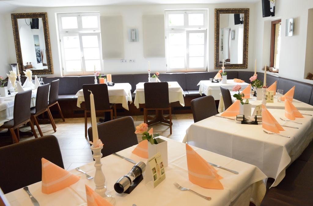 Hotel Zu Den Drei Kronen ซิลิเงนชตัดท์ ภายนอก รูปภาพ